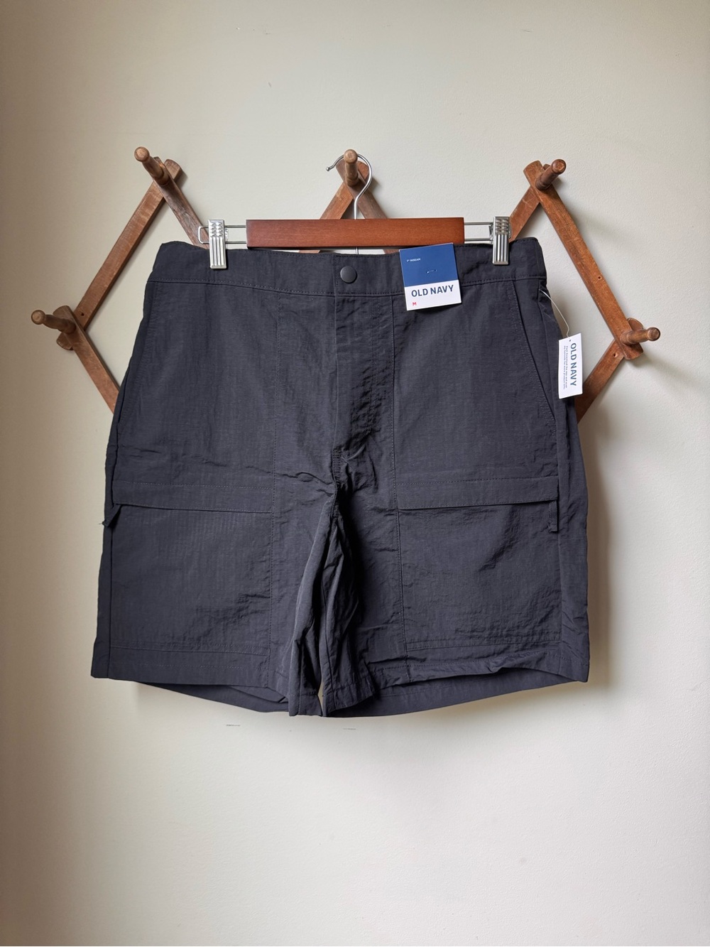 NEW! Men’s Old Navy Tech Hybrid Black Cargo Shorts 7” Inseam Size Medium